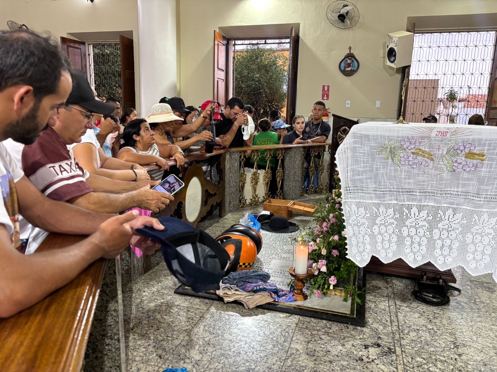Visita ao túmulo do Padim