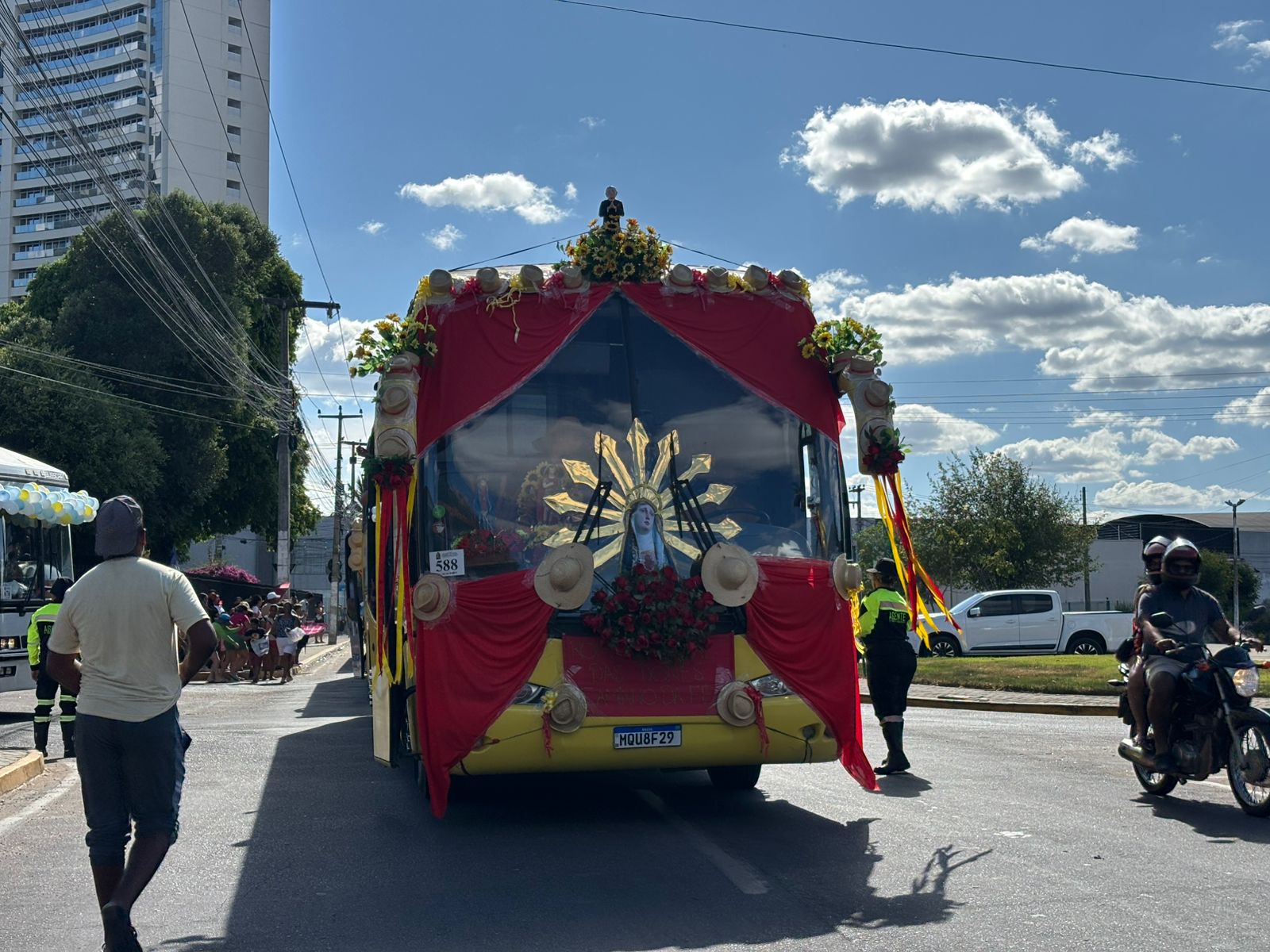 Procissão dos Meios de Transportes